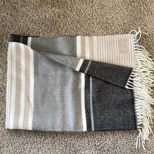 NWOT Calvin Klein scarf.